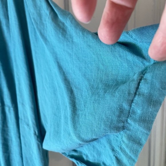 Size large, but more like a 2X please teal linen shirt - Picture 3 of 12
